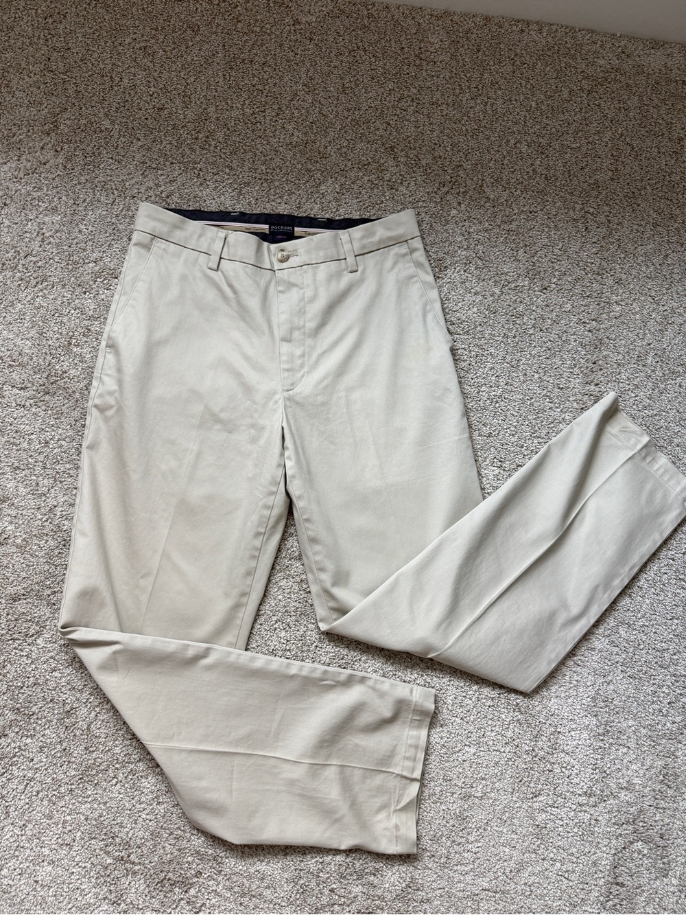 Dockers Classic Straight Chinos in Light Khaki